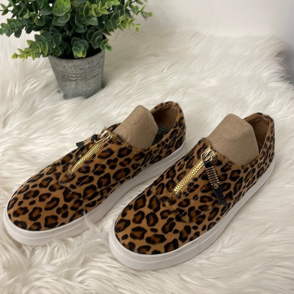 Madden Girl Kudos Zip Up leopard print sneakers 🐆 - Picture 3 of 6